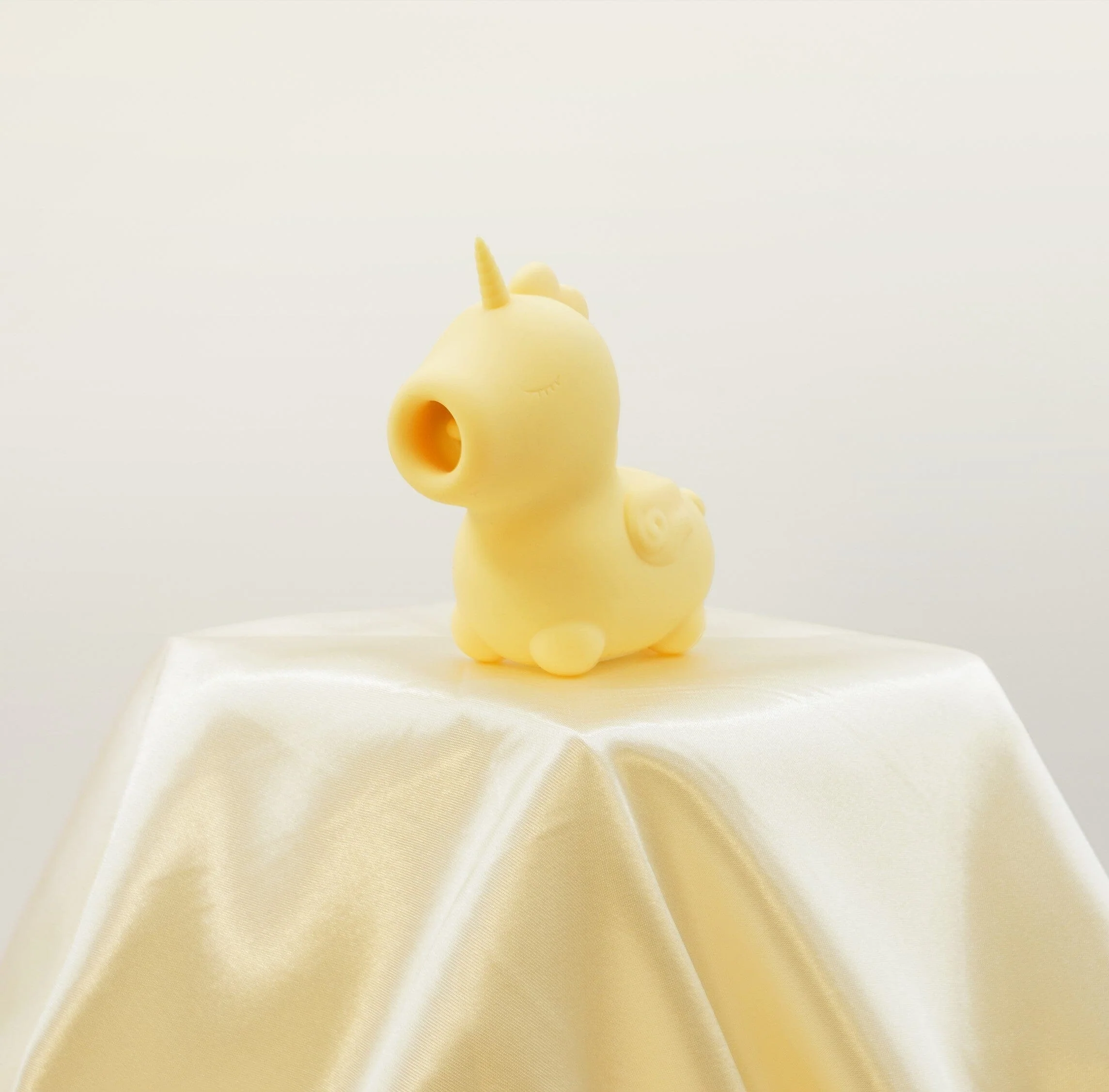 Unihorn Bean Blossom - Clitoral Air + Tongue Vibrator with Dual Motors - Image 4